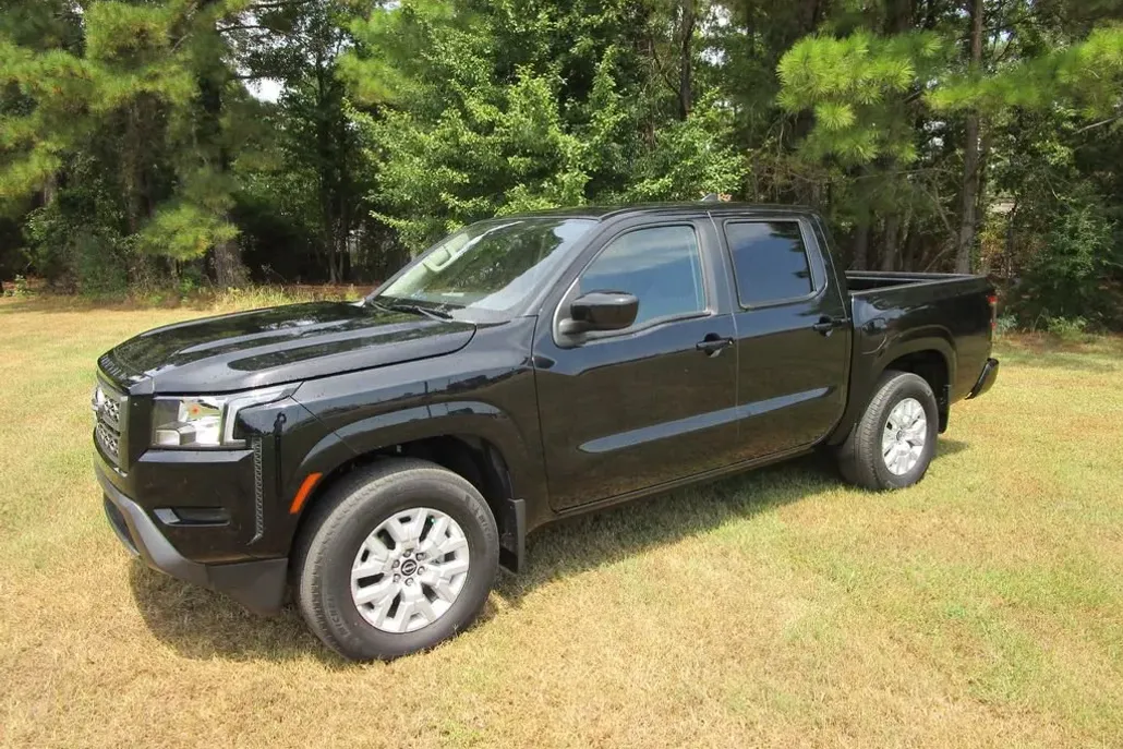2022 Nissan Frontier SV photo 1