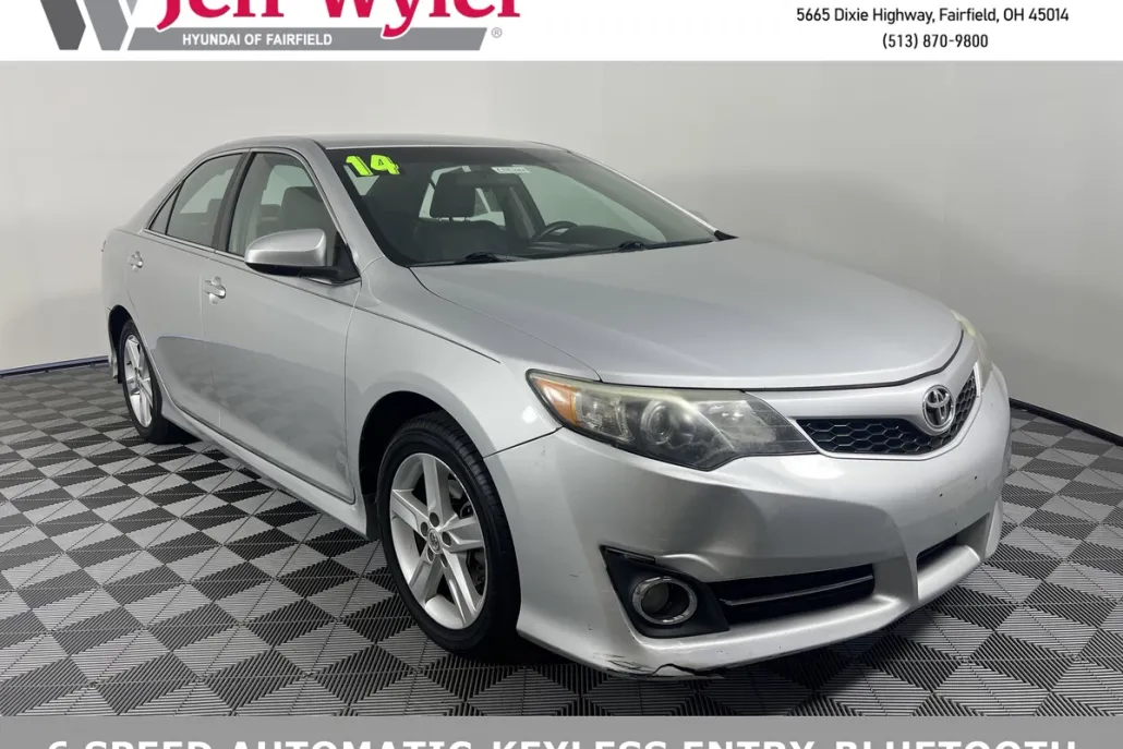 2014 Toyota Camry SE photo 1