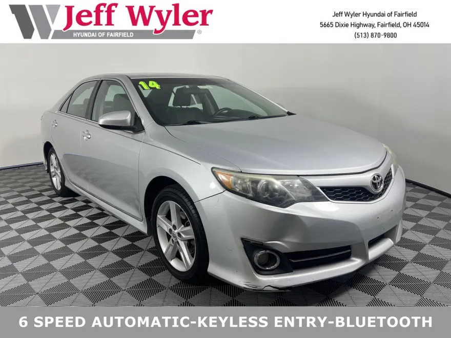 2014 Toyota Camry SE photo 1