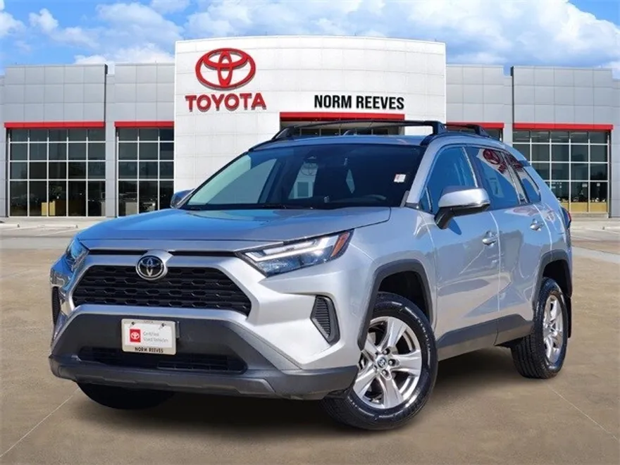 2023 Toyota RAV4 XLE photo 1