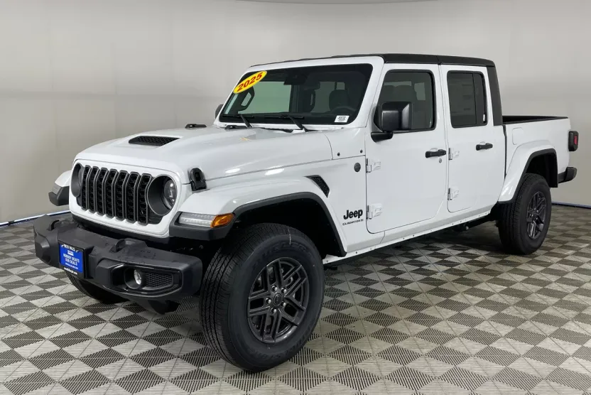 2025 Jeep Gladiator Sport S photo 1
