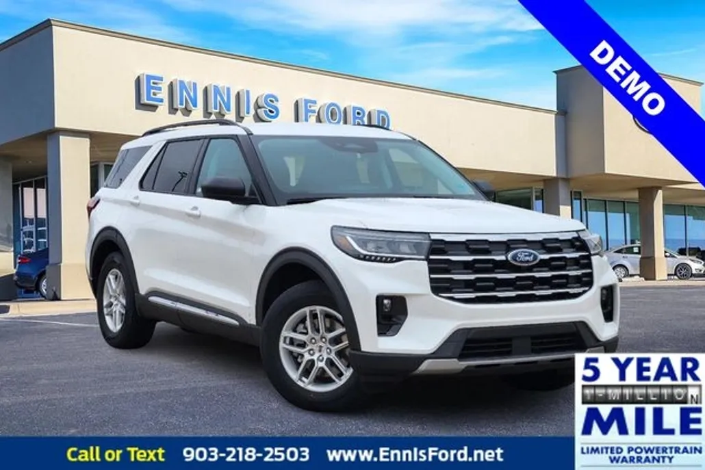 2025 Ford Explorer photo 1
