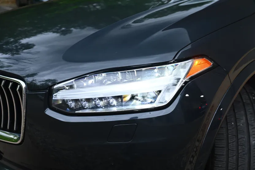 2022 Volvo XC90 T6 Momentum photo 1