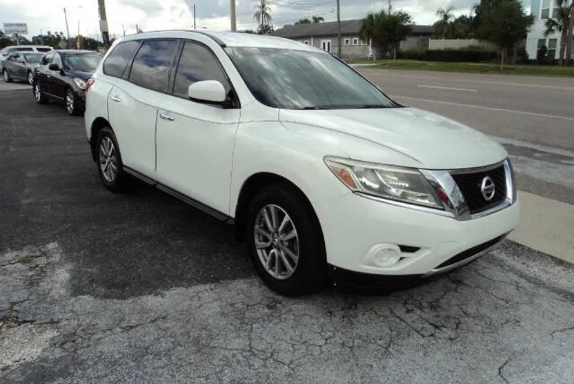 2014 Nissan Pathfinder S photo 1
