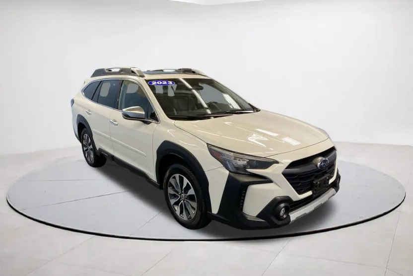 2023 Subaru Outback Touring XT photo 1