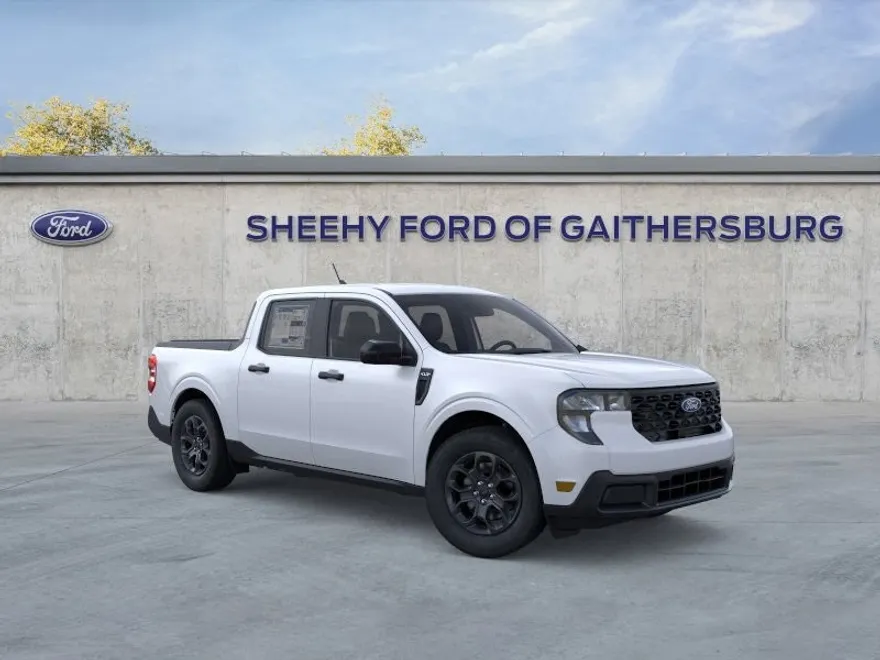 2025 Ford Maverick XLT photo 1