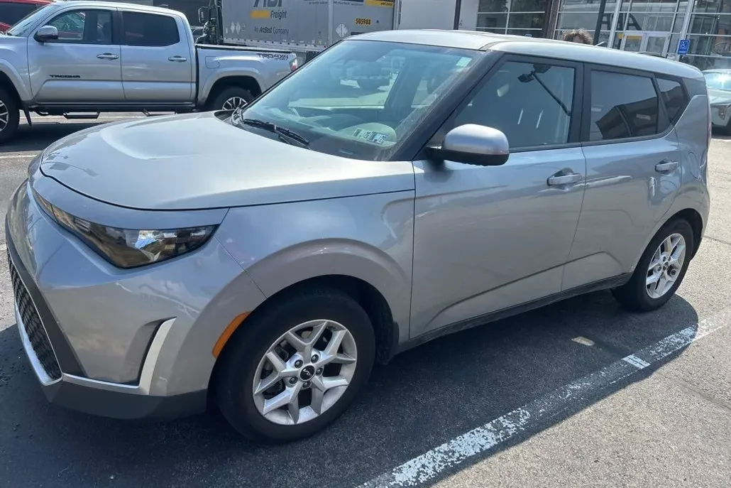 2023 Kia Soul LX Technology photo 1