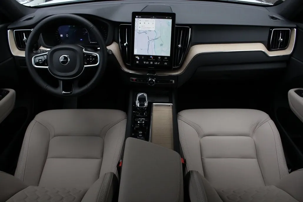 2026 Volvo XC60 B5 Plus photo 1