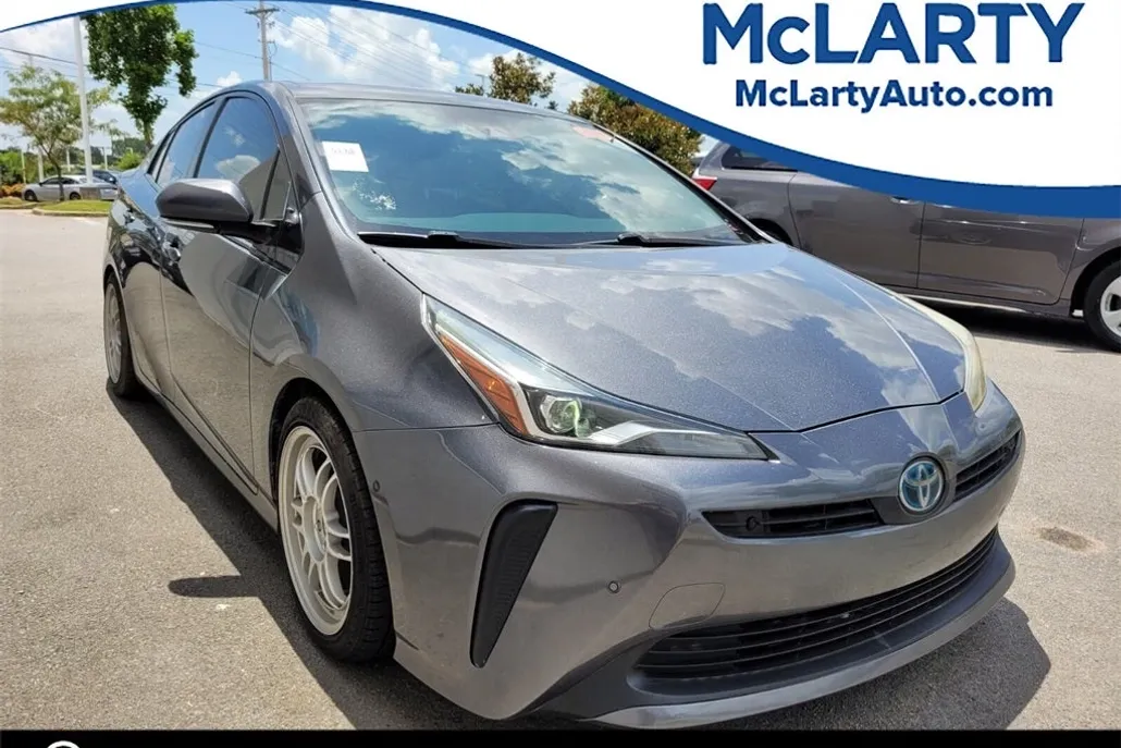 2019 Toyota Prius XLE photo 1