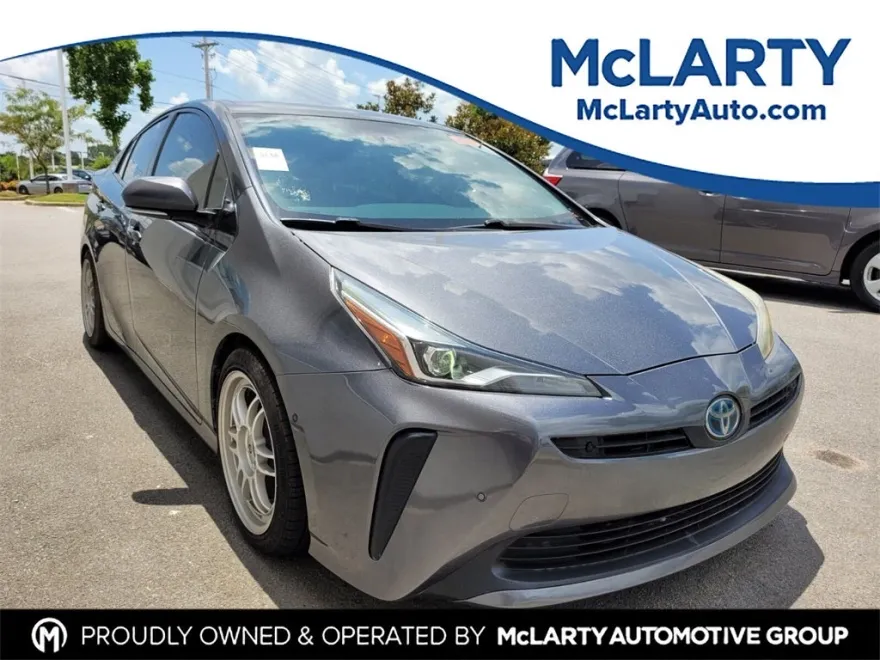 2019 Toyota Prius XLE photo 1