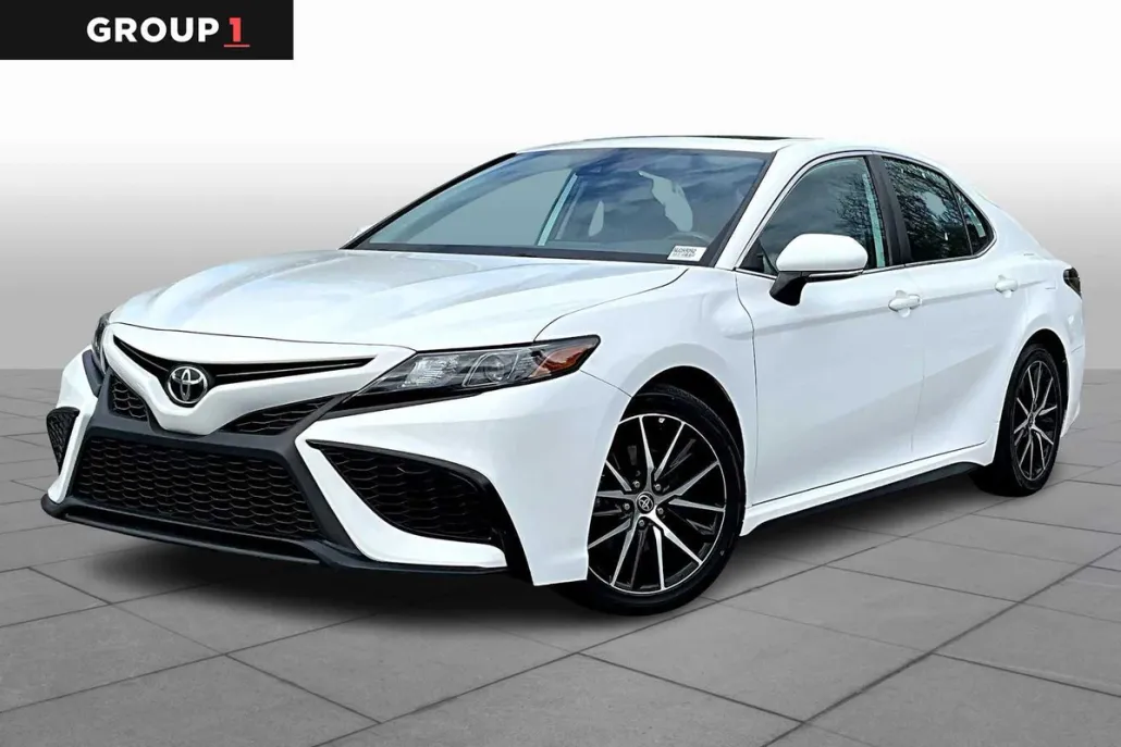 2022 Toyota Camry SE photo 1