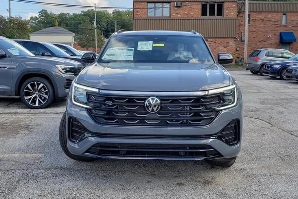 2026 Volkswagen Atlas Cross Sport SEL R-Line photo 1