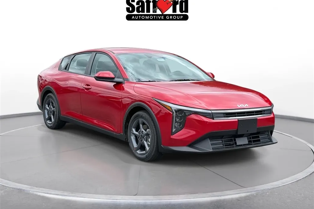 2025 Kia K4 LXS photo 1