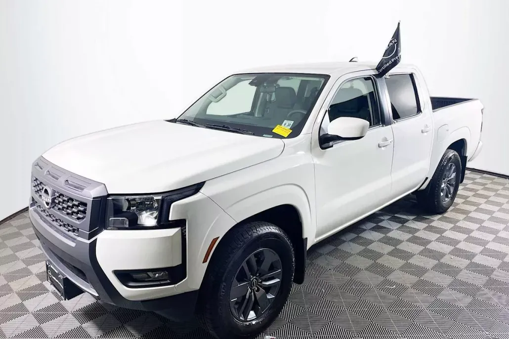 2025 Nissan Frontier SV photo 1