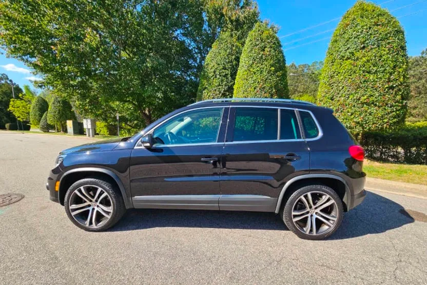 2017 Volkswagen Tiguan SEL photo 1