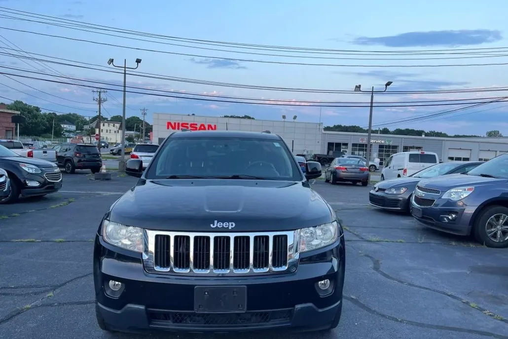 2012 Jeep Grand Cherokee Laredo Sport photo 1