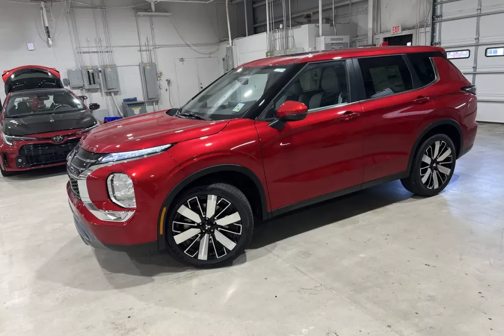 2025 Mitsubishi Outlander SE photo 1
