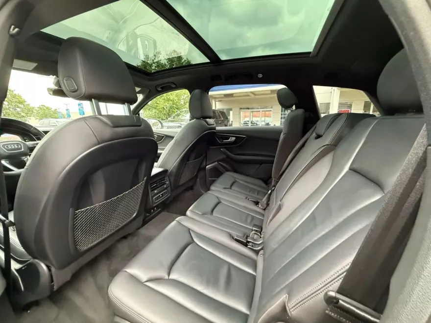 2022 Audi Q7 45 Premium Plus photo 11