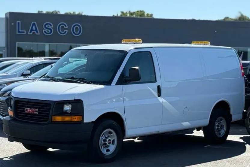 2017 Gmc Savana 2500 Cargo photo 1