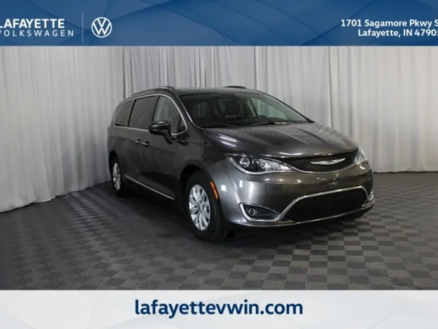 2018 Chrysler Pacifica Touring L photo 1