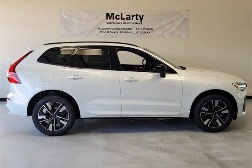 2026 Volvo XC60 B5 Core photo 1