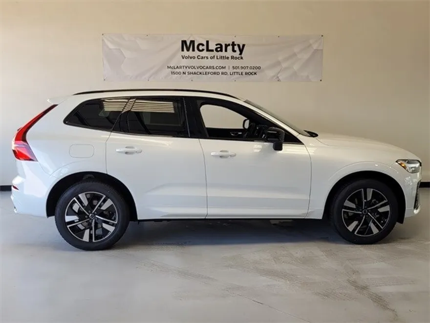 2026 Volvo XC60 B5 Core photo 1