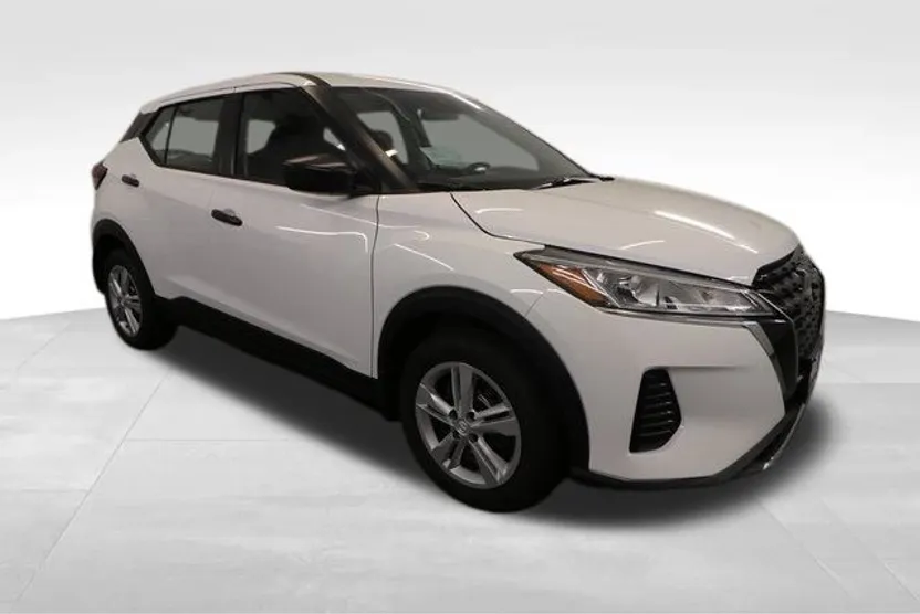 2025 Nissan Kicks Play S photo 1