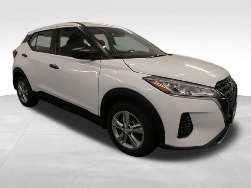 2025 Nissan Kicks Play S photo 1