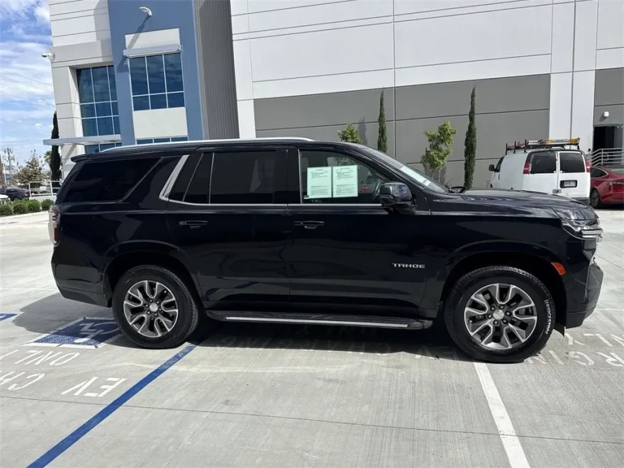 2022 Chevrolet Tahoe LT photo 1