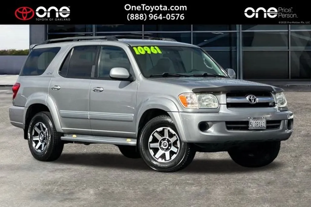 2005 Toyota Sequoia SR5 photo 1