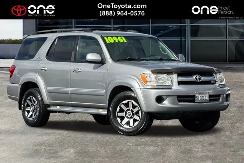 2005 Toyota Sequoia SR5 photo 1