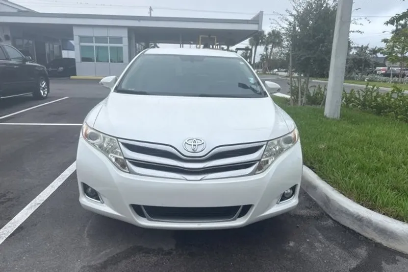 2013 Toyota Venza LE photo 1