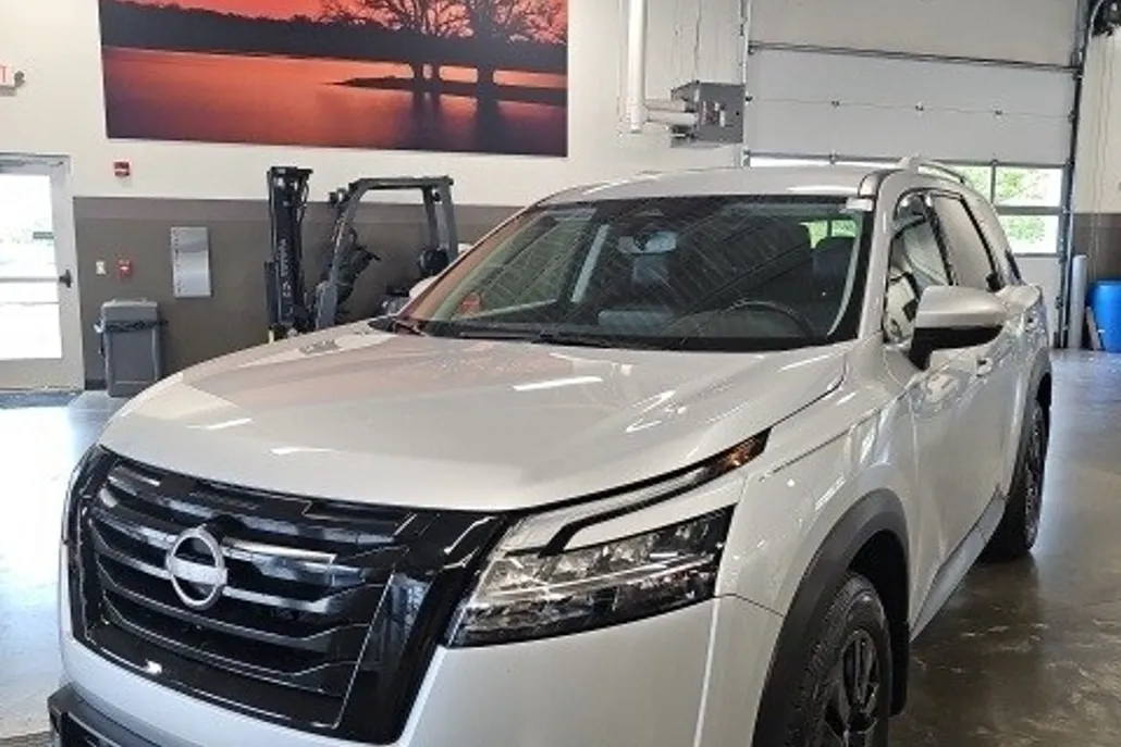 2022 Nissan Pathfinder SL photo 1