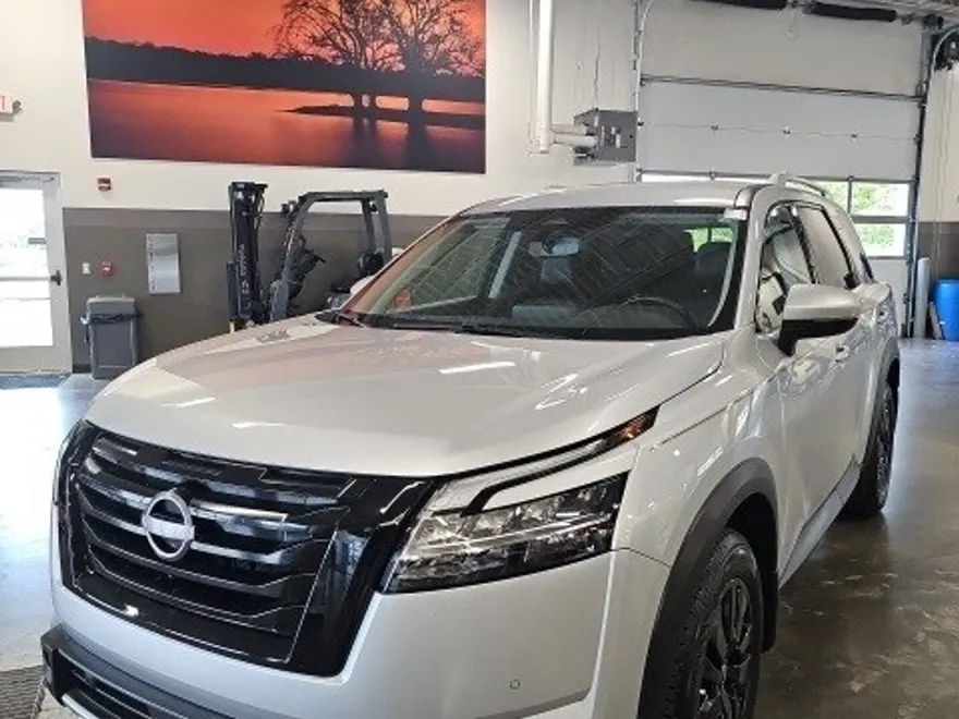 2022 Nissan Pathfinder SL photo 1