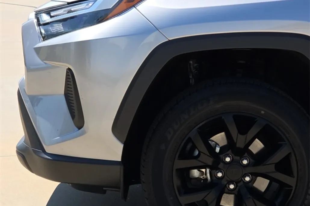 2023 Toyota RAV4 LE photo 1