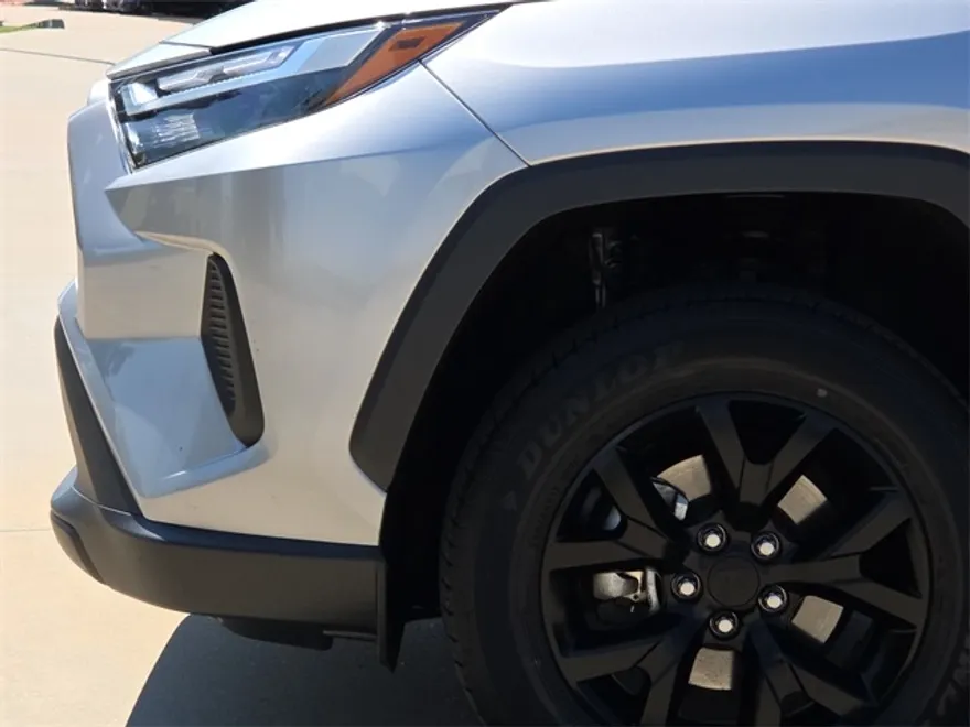 2023 Toyota RAV4 LE photo 1