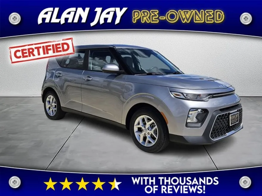 2022 Kia Soul LX photo 1