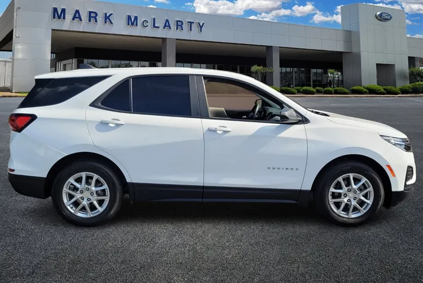 2023 Chevrolet Equinox LS photo 1