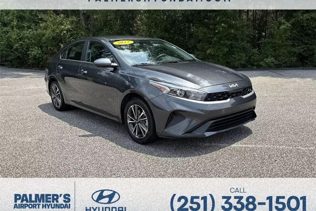 2023 Kia Forte LXS photo 1