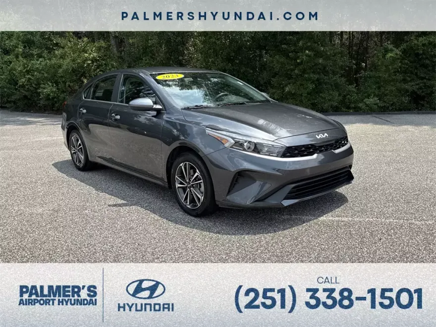 2023 Kia Forte LXS photo 1