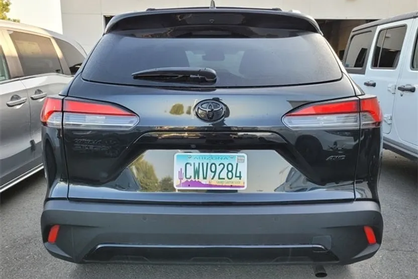 2023 Toyota Corolla Cross XLE photo 1