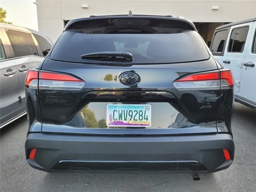 2023 Toyota Corolla Cross XLE photo 1