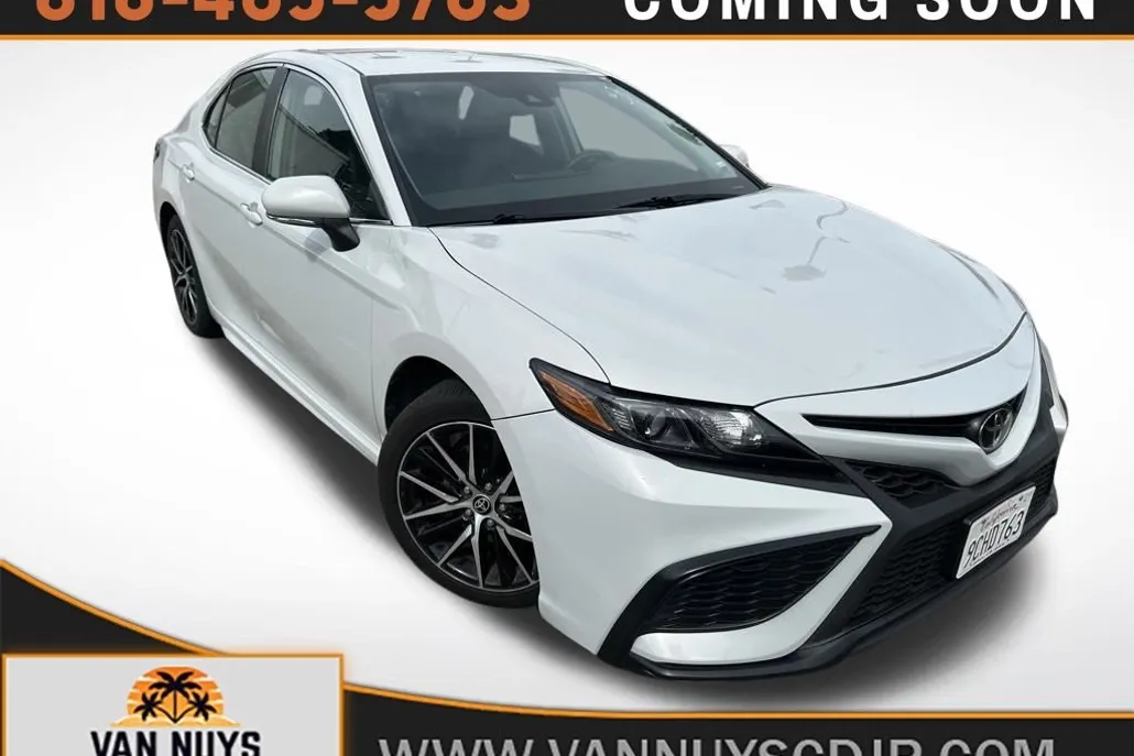 2022 Toyota Camry SE photo 1