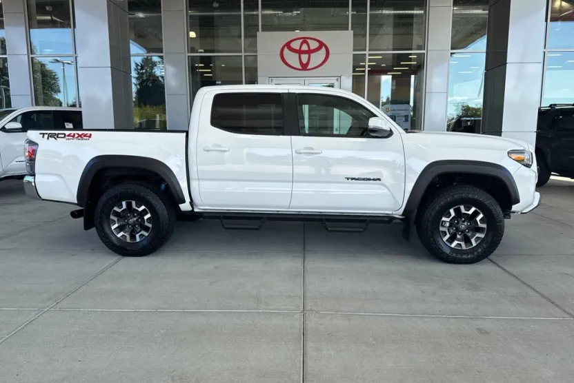 2023 Toyota Tacoma TRD photo 1
