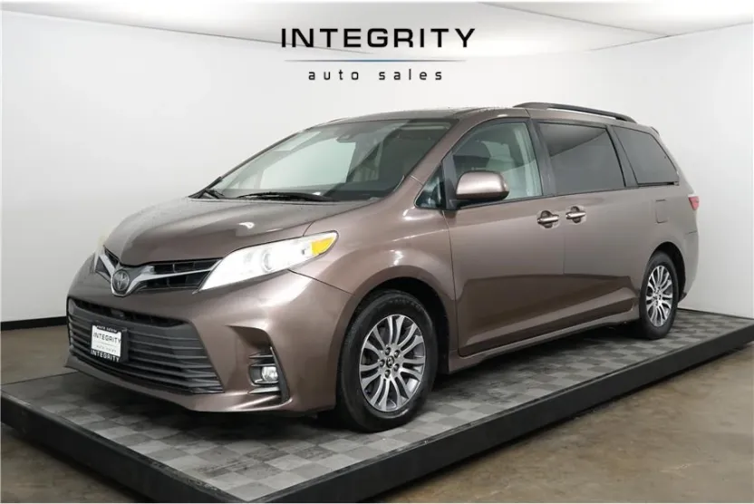 2018 Toyota Sienna XLE Limited Premium photo 1