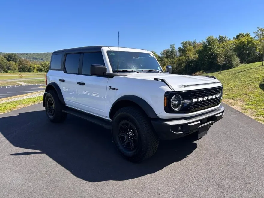 2023 Ford Bronco Base Big Bend Black Diamond Outer Banks photo 1