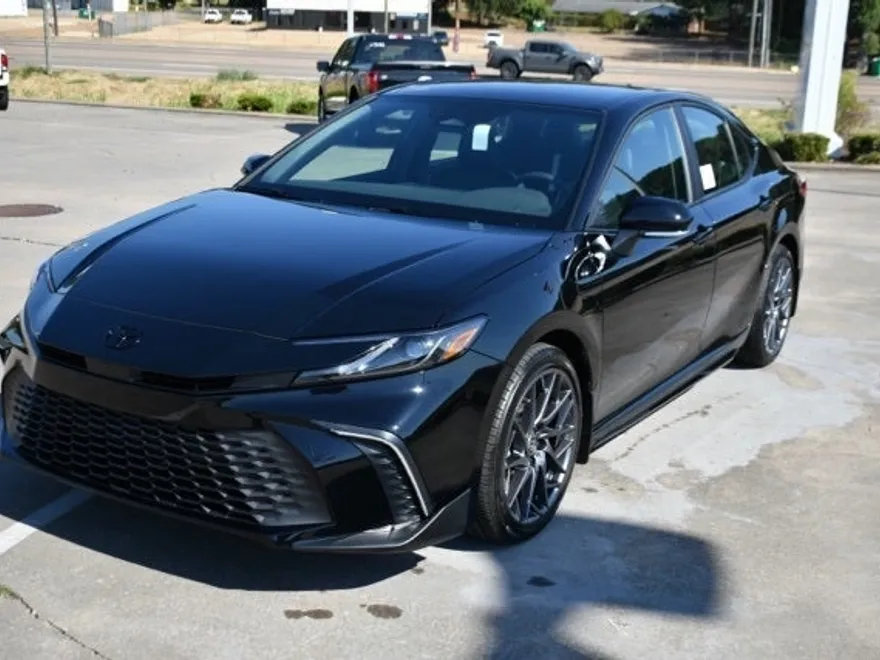 2026 Toyota Camry SE photo 1