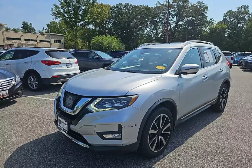 2017 Nissan Rogue SL photo 1