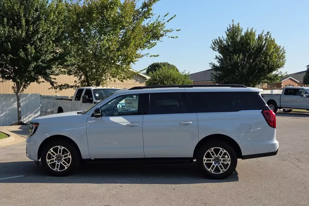 2025 Ford Expedition MAX photo 1