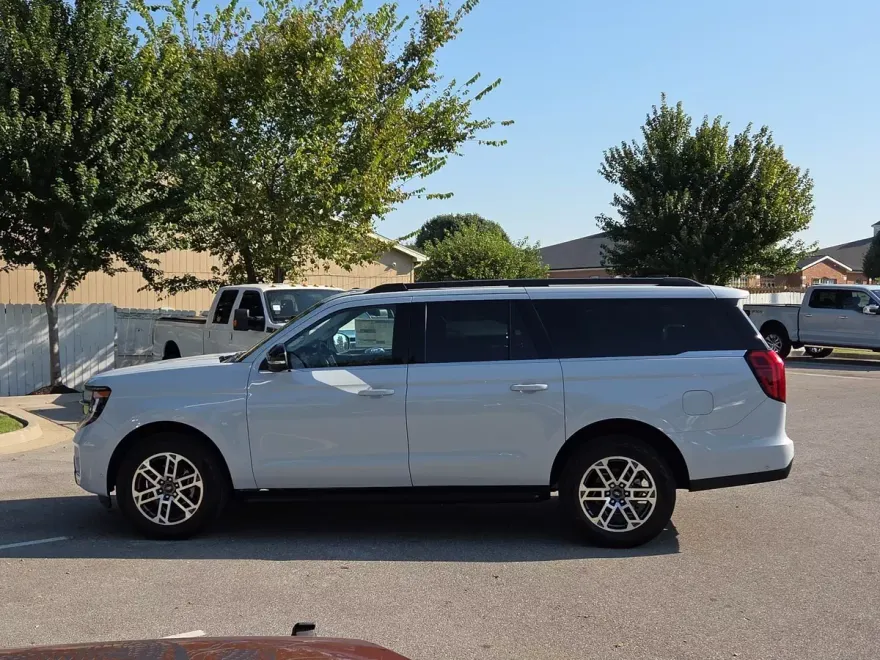 2025 Ford Expedition MAX photo 1